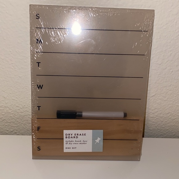 Set of acrylic calendars and wall letter board. - Picture 8 of 8